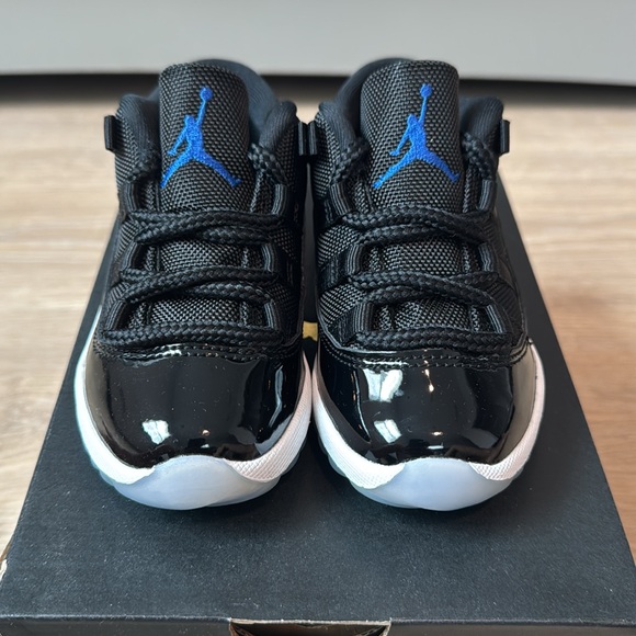 Jordan 11 Low - Picture 1 of 4